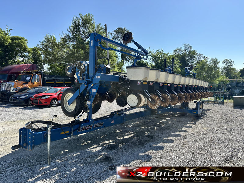 2010 KINZE 3600 31 Row No Till Planter 
